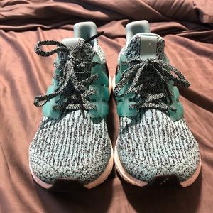 ULTRA BOOSTS - SIZE 8